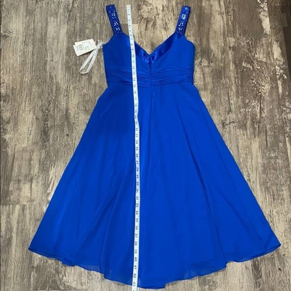 Dresses - Picture 9 of 9